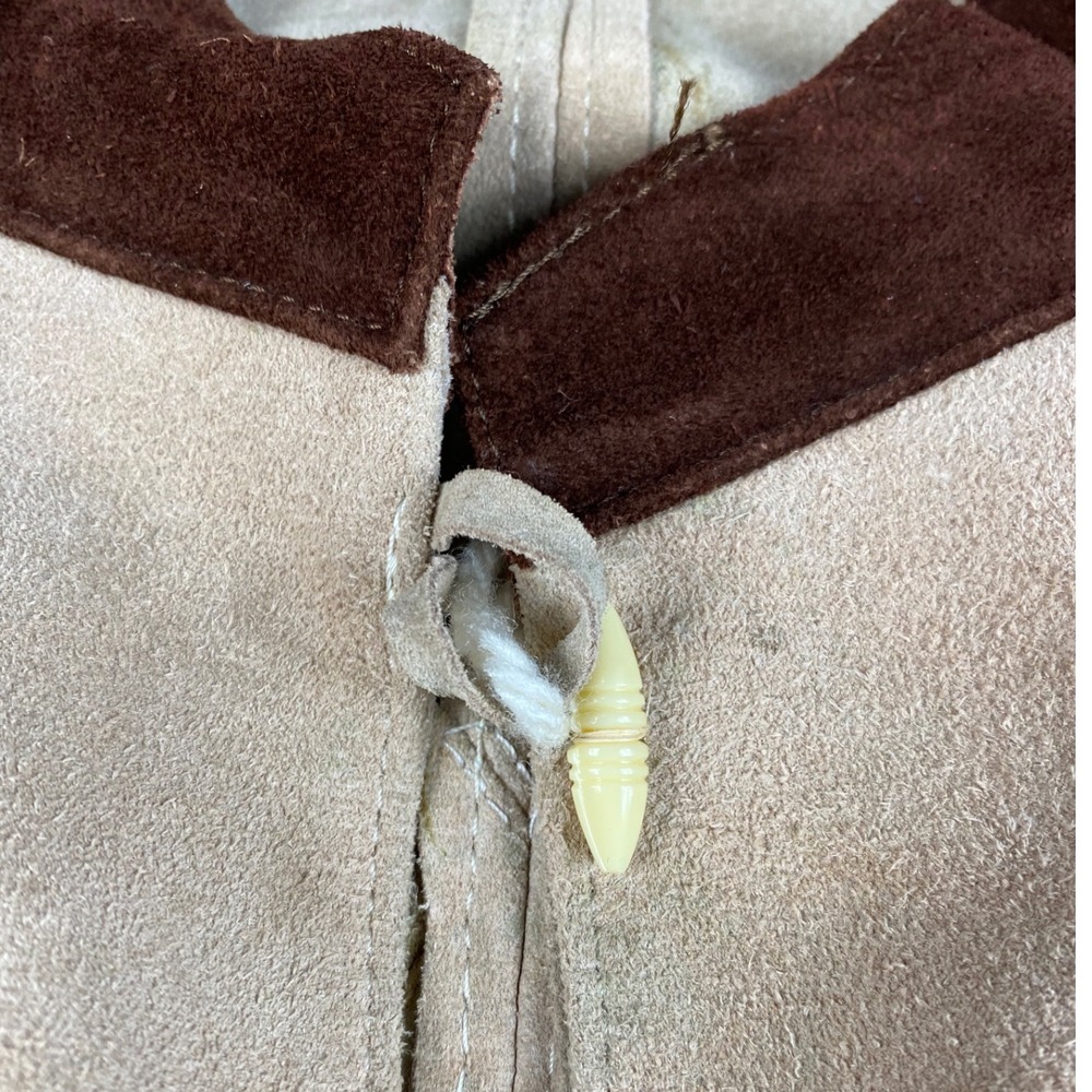Vintage Mexican pyrography suede cape hand-burned floral motifs and fringe trim - Picture 8 of 11